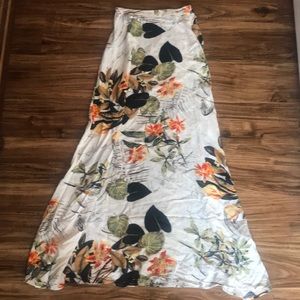 New with tags, never worn, gorgeous skirt!